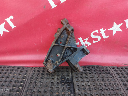 Кронштейн бампера правый