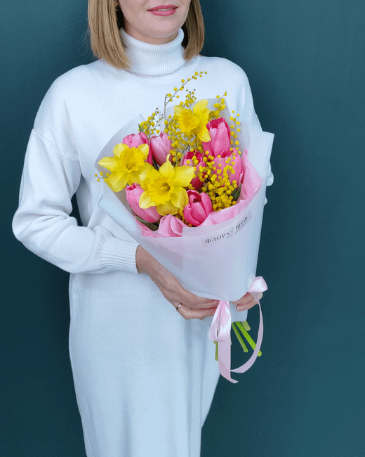 Весенний букет из мимозы,тюльпанов и нарциссов(00460)
