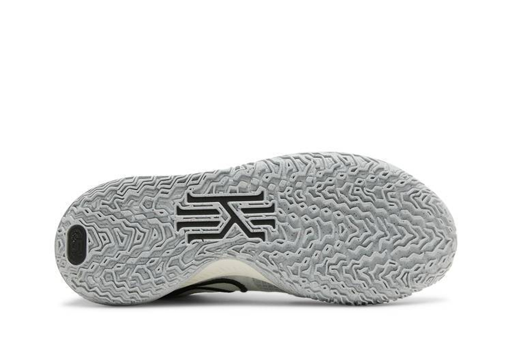 Кроссовки Nike Kyrie Low 4 Tpu