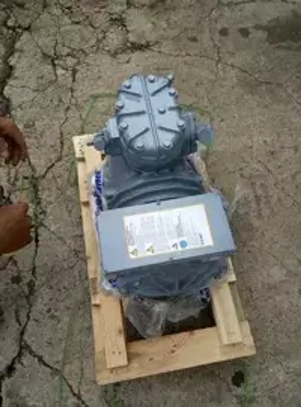 Поршневой полугерметичный компрессор Copeland DLSGE-40X-EWL с мощностью 4 л.с.