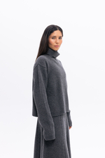 Серый шерстяной свитер