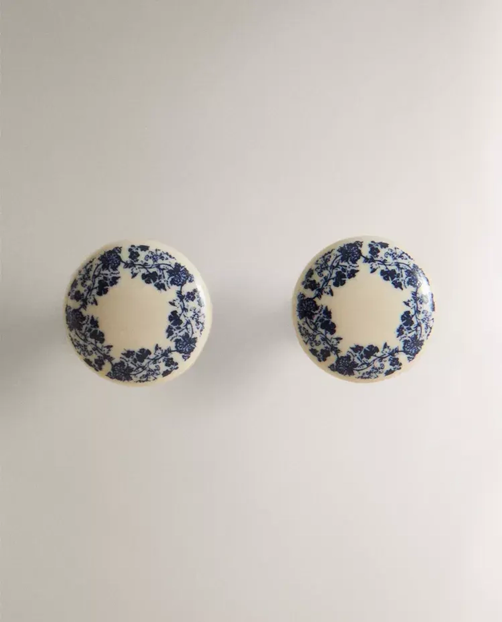 ZARA HOME НАБОР МЕБЕЛЬНЫХ РУЧЕК ИЗ КЕРАМИКИ «ЦВЕТОК» (2 ШТ.), СИНИЙ