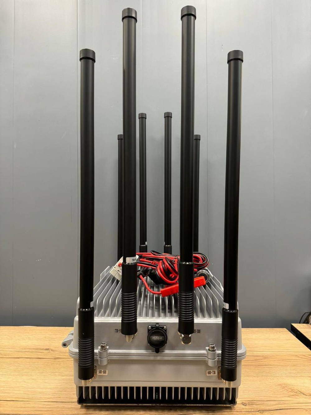 РЭБ Ромашка-8 - подавитель дронов FPV автомобильный 200-6000МГц