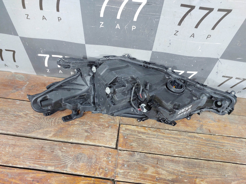 Фара правая LED Toyota Camry (XV70) 17-нв Б/У Оригинал 8114533G00