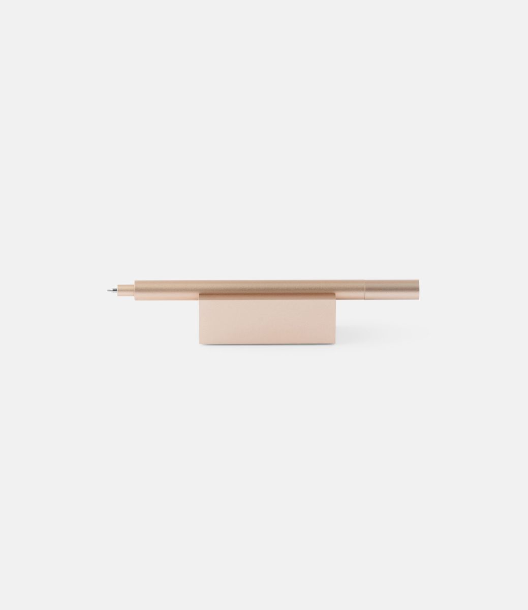 Walden Pen & Stand Sand — настольная ручка из алюминия