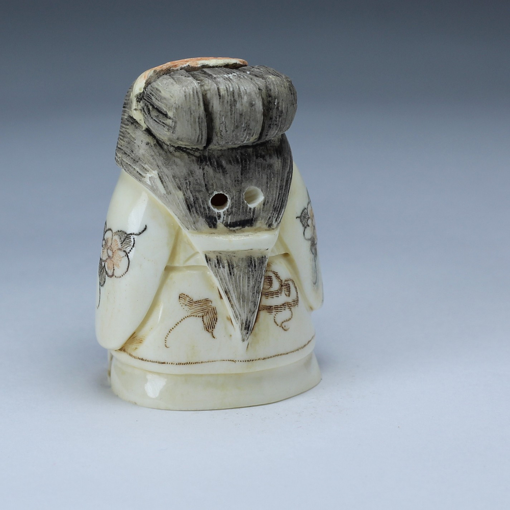 Нэцкэ Бэндзайтен со струнным инструментом