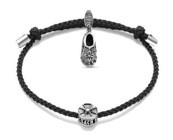 Черный браслет с тапочком Спиридона и бусиной