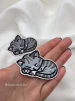 Нашивка котёнок спящий серая  6х4 см