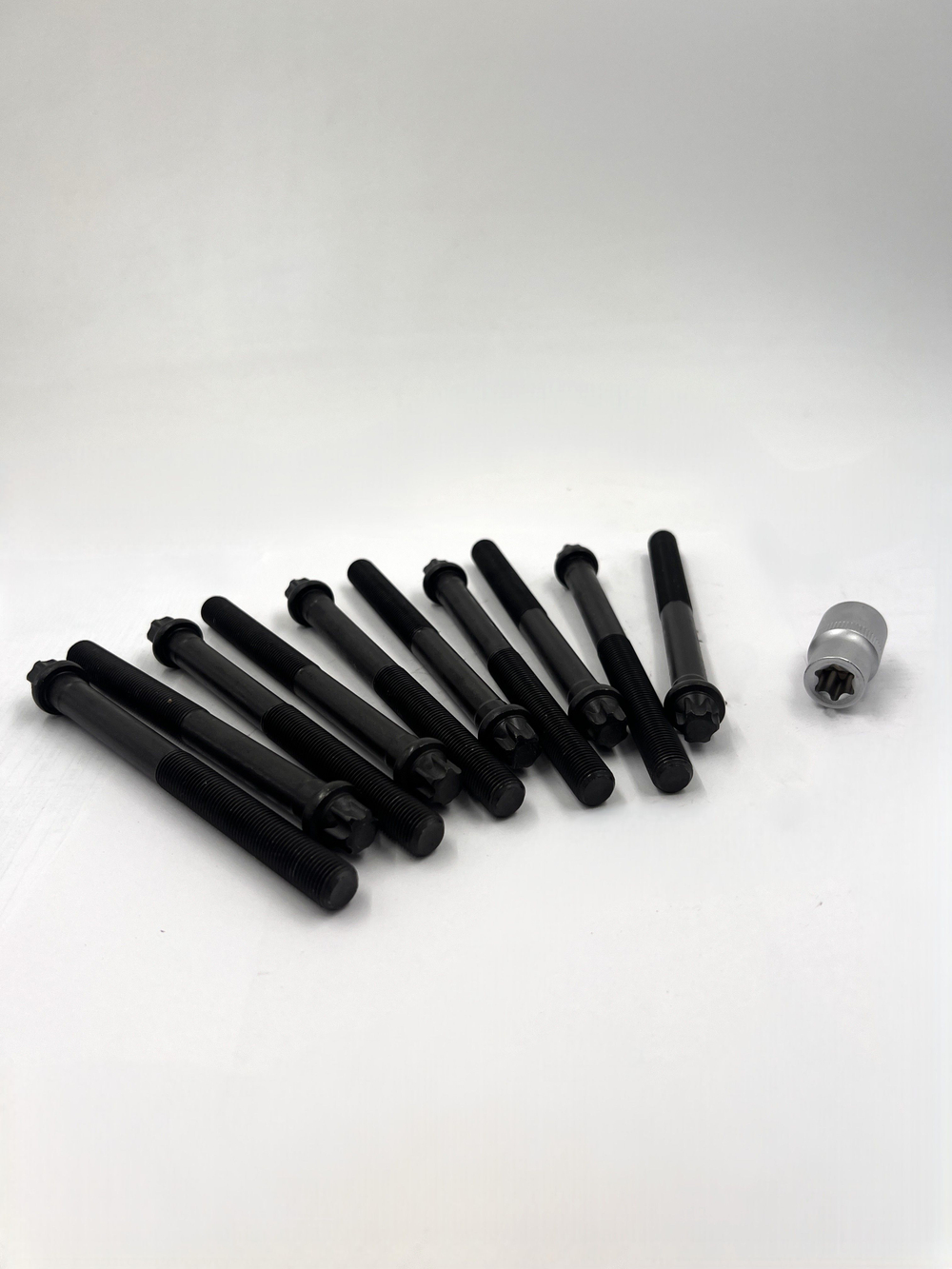 Болт головки блока цилиндров нового образца для ВАЗ 2110-2112 8 кл комплект 10 шт