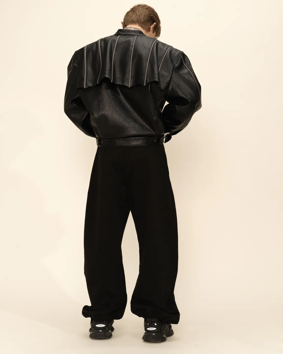 Черная куртка 