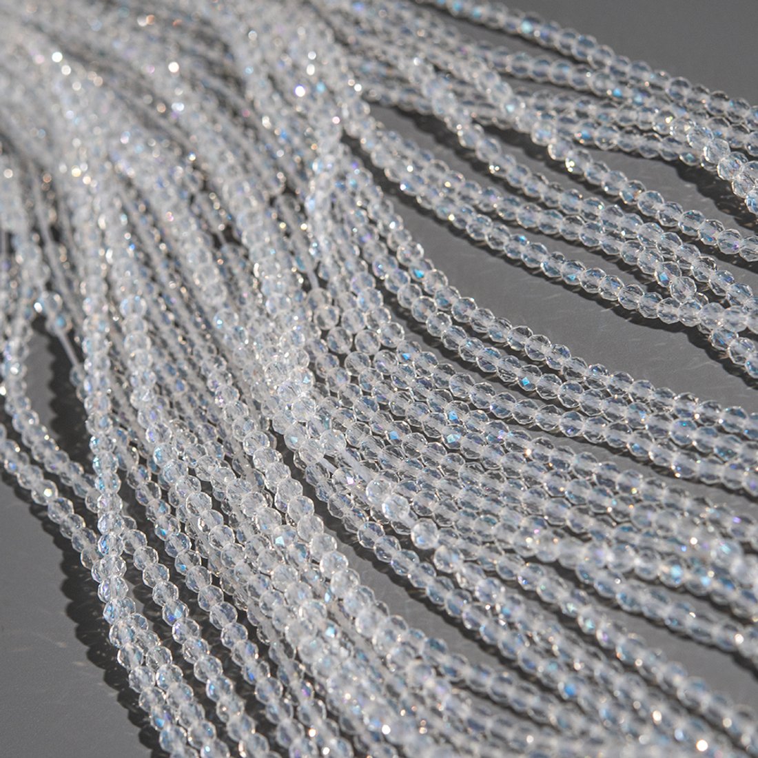 Белая шпинель синтетическая с эффектом лунного камня, 2мм, шар, микроогранка