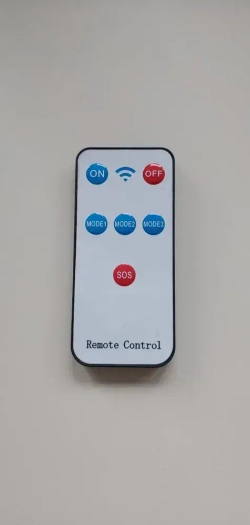 Светильник уличный с датчиком движения / Прожектор светодиодный на солнечной батарее