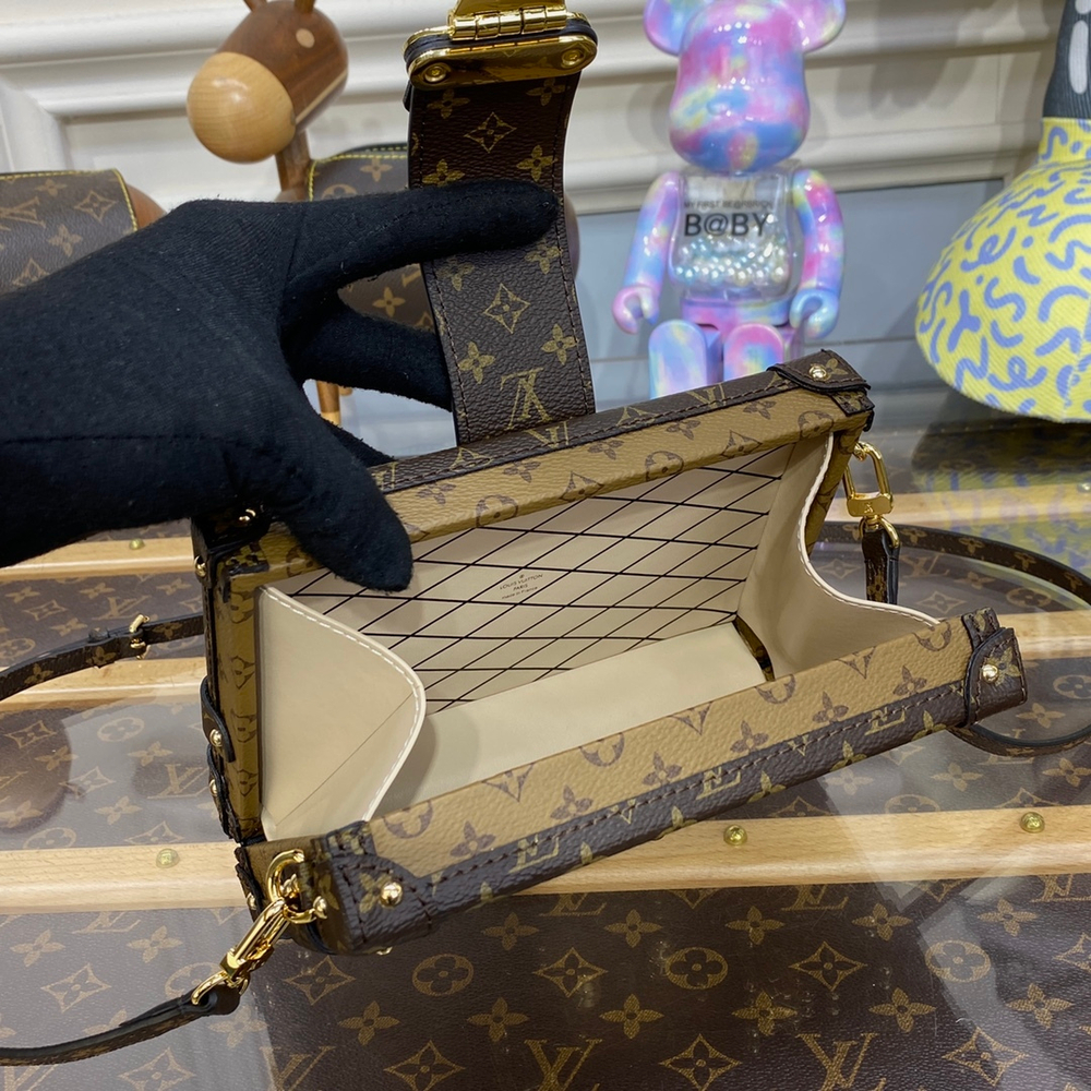 Louis Vuitton Petite Malle