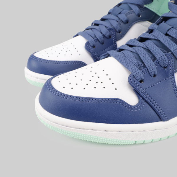 Кроссовки Jordan 1 Mid Mystic Navy артикул:554724-413 - купить в магазине Дайс