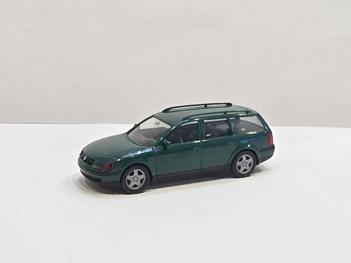 Машинка 1:87 Volkswagen (VW) Passat Variant B5
