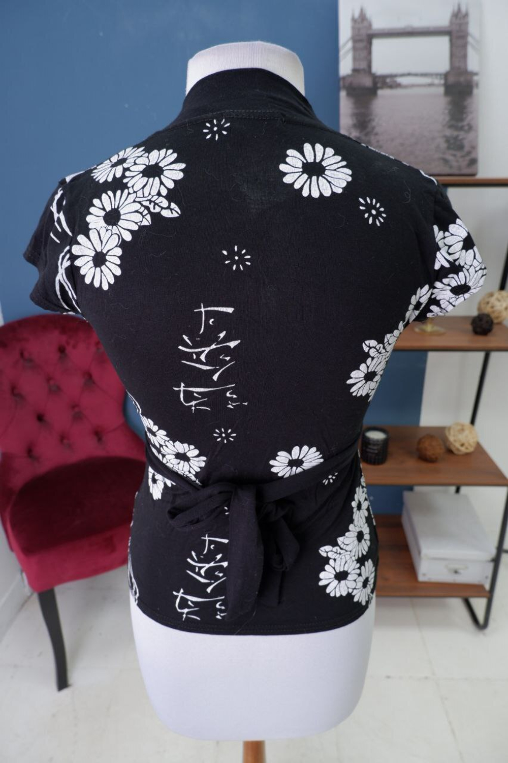 Блузка Exhibit  с цветами 44 размер