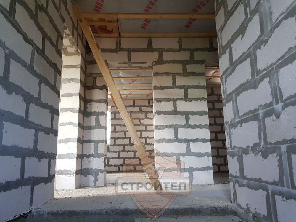 Строительство дома из газобетона 220 м2 с фасадной штукатуркой Короед