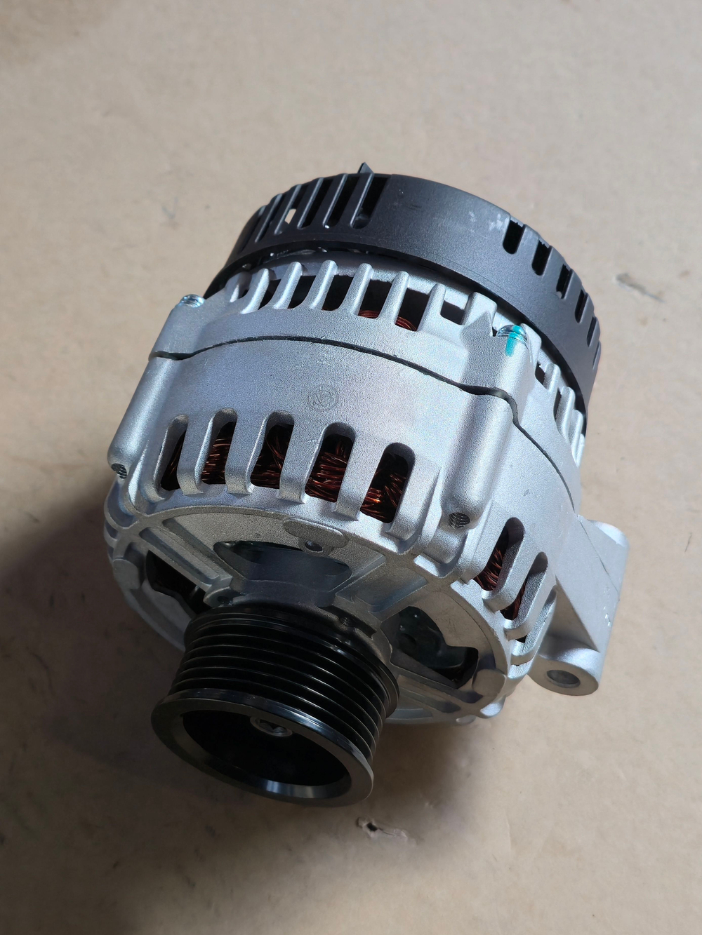 Генератор КАМАЗ дв.740.60, 740.70, 740.50 ЕВРО-3, 4 (6-ручьевой шкив 5PIN) 28В 125А AVTOELECTRICA