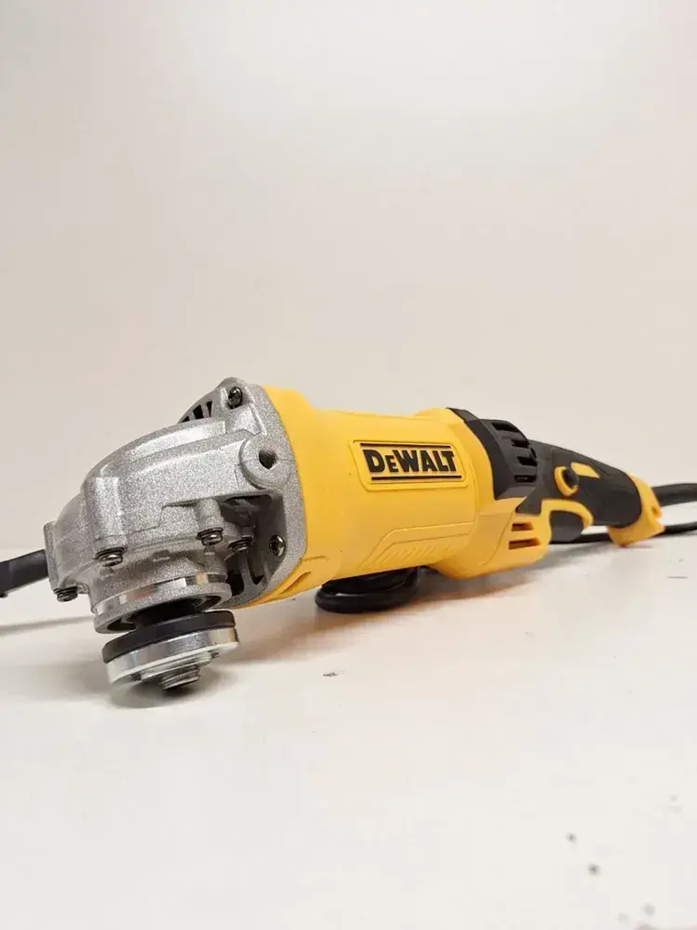 УШМ/Болгарка Dewalt с регулировкой скорости 1600WT