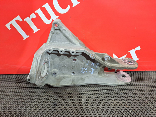 Кронштейн кабины передний левый