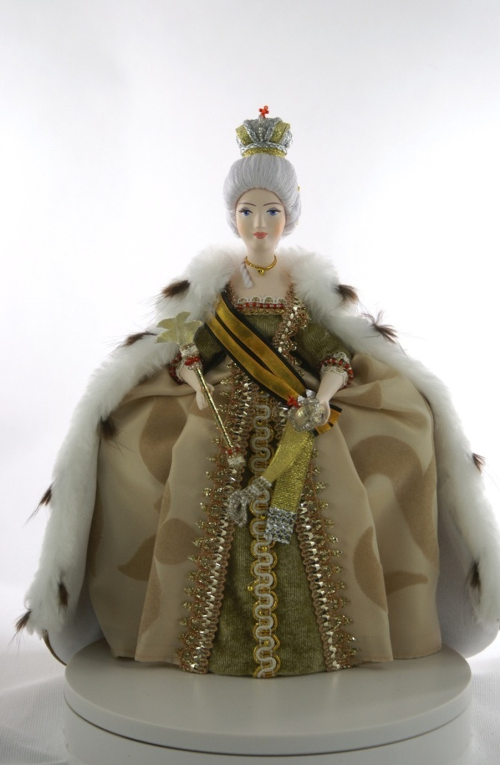 Кукла фарфоровая портретная "Императрица Екатерина II Великая"