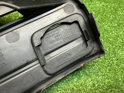 Решетка перед. бампера Volvo XC90 2 19-24 R-Design