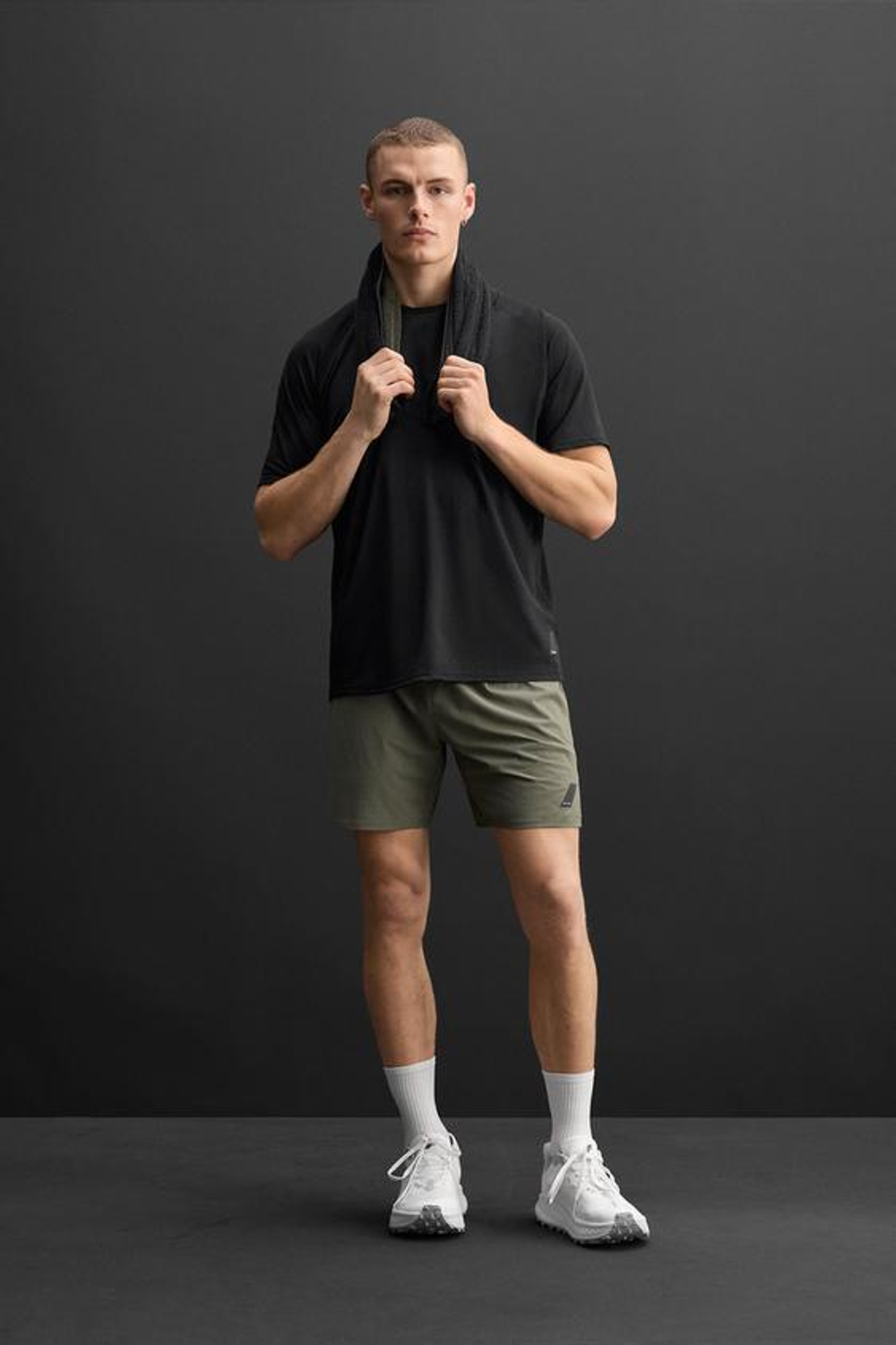 ZARA ПЕРФОРИРОВАННАЯ СПОРТИВНАЯ ФУТБОЛКА, ЧЕРНЫЙ