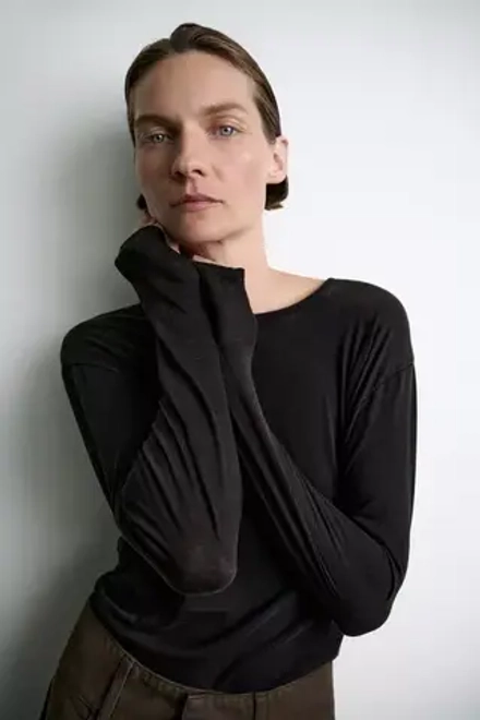 ZARA ФУТБОЛКА ИЗ ХЛОПКА С ЭФФЕКТОМ ПОТЕРТОСТИ, ЧЕРНЫЙ