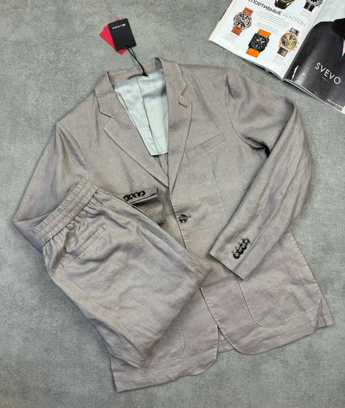 Льняной костюм Kiton
