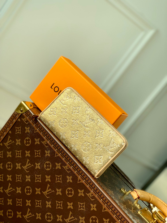 Louis Vuitton Zippy Wallet