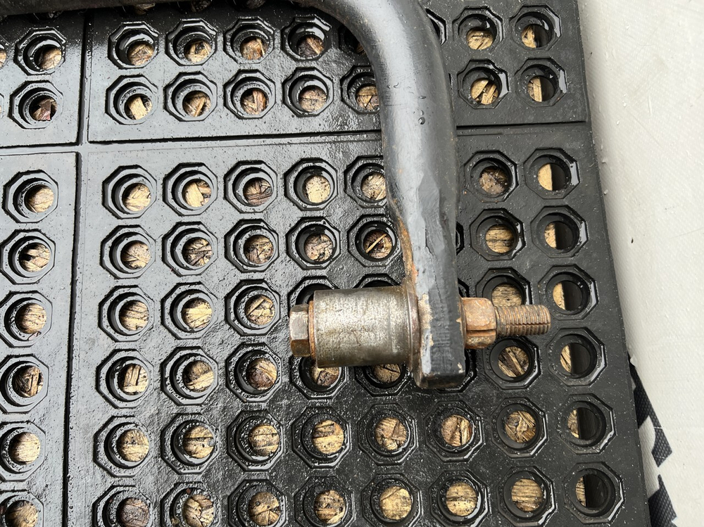 Стабилизатор передний 2023г