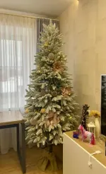 Заснеженная елка на ножке «Иветта» (Литая хвоя) 210 см / 2,1 м