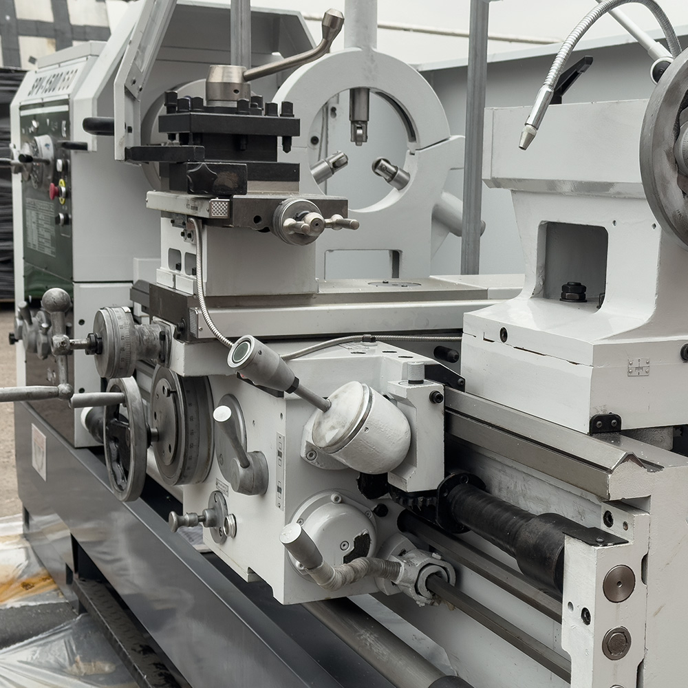 VISPROM SPV-1500/500 универсальный токарный станок с УЦИ