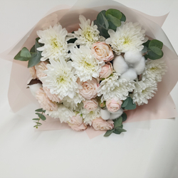 Букет из роз и хризантемы Кристина