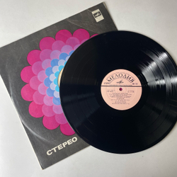 Винтажная виниловая пластинка LP Сборник Александра Пахмутова Песни (Анна Герман, Муслим Магомаев, Песняры) (СССР 1976)