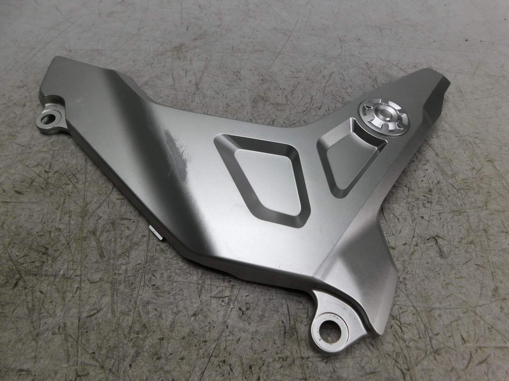 Пластик боковой правый Honda NC750X RH09 83531-MKW-D0