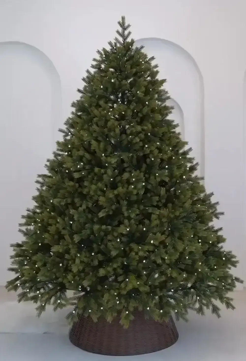 искусственная елка с встроенной гирляндой "Эрмитажная"