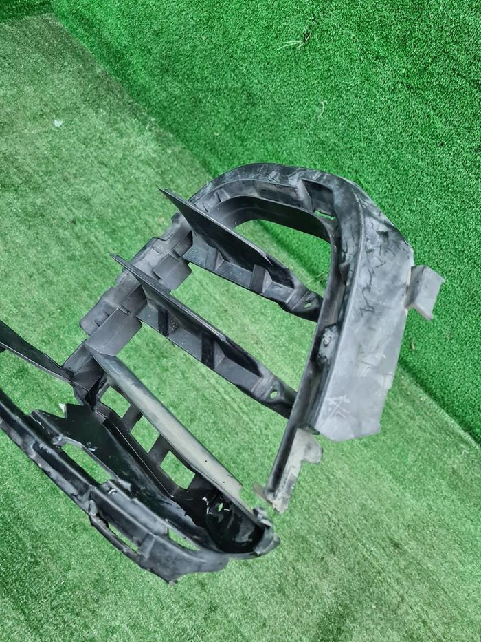 Решетка переднего бампера Porsche Macan (14-18)