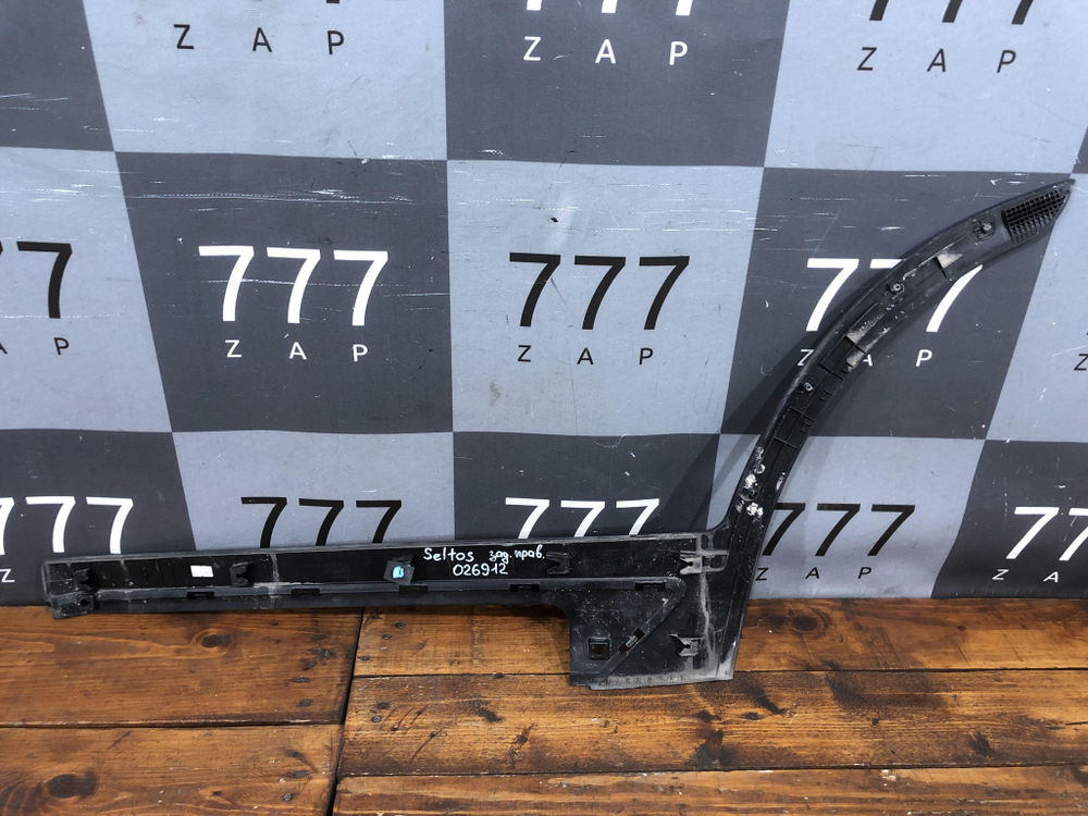 Накладка двери задней правой Kia Seltos 19-нв Б/У Оригинал 87734Q5010