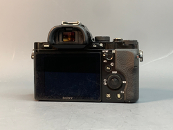 Sony A7 55.000 кадров (скол в нижней части)