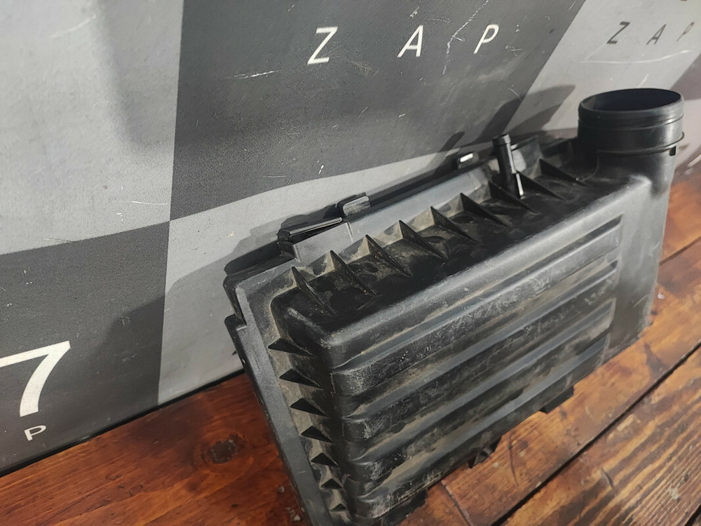 Корпус воздушного фильтра Volkswagen Tiguan 2  Б/У Оригинал 04E129611AK