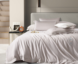 КПБ евро "Монохром", цв. св-серый (с шёлком) под:200х230см, пр:245х250, нав:48х74см (2шт)