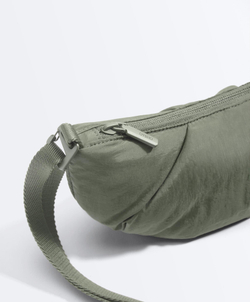 OYSHO Стеганая мини-сумка с плечевым ремнем, хаки