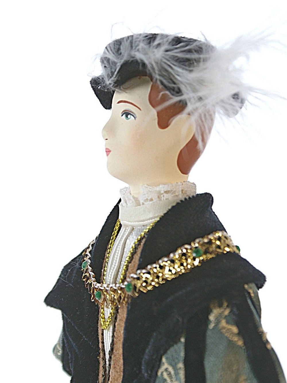 Кукла фарфоровая в немецком придворном костюме