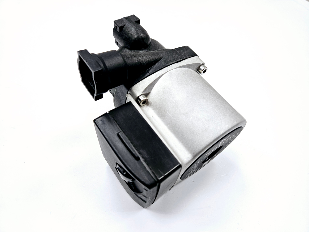 Циркуляционный насос (GRUNDFOS UPSO15-50) для BOSCH Gaz 4000W (24кВт) (арт. 87161431160)