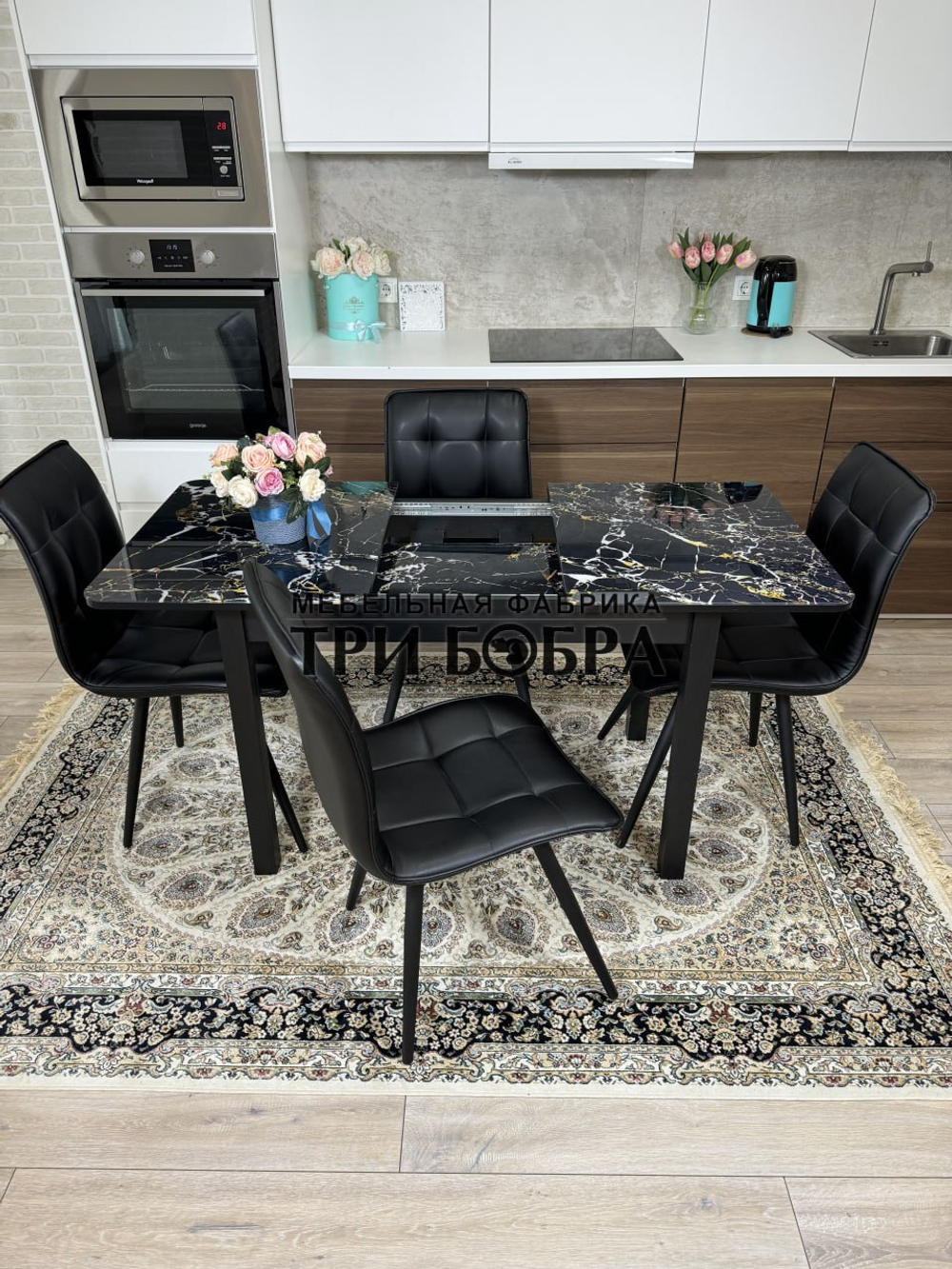 Стеклянный раздвижной стол "Черный мрамор" и стулья "ГУЧИ" черный