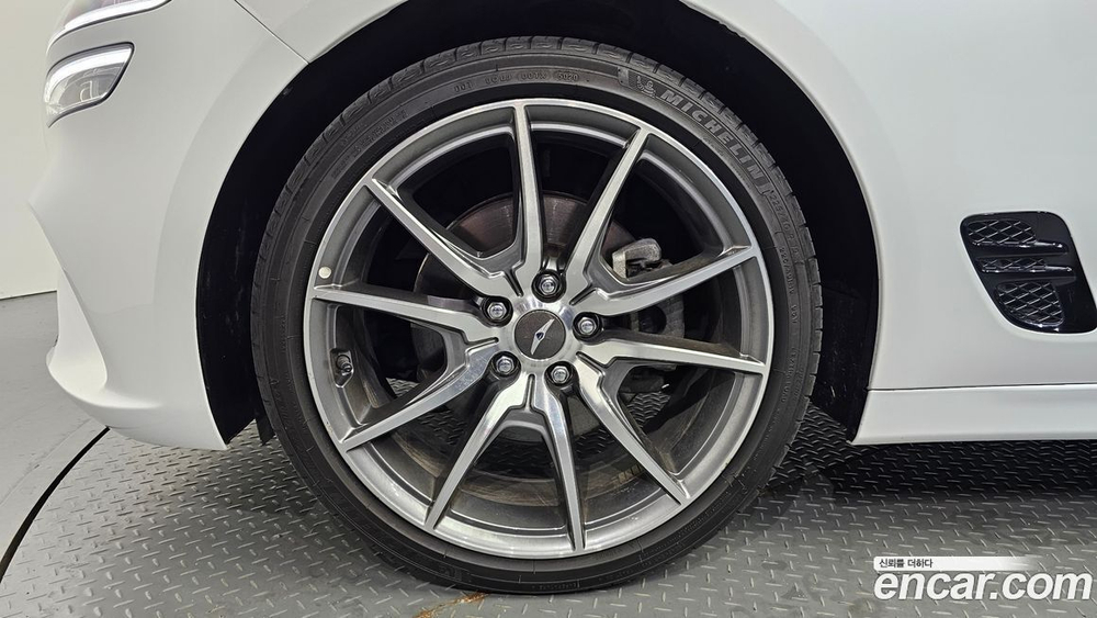 Genesis The New G70 Бензин 2.0T 4WD (04.2021)
