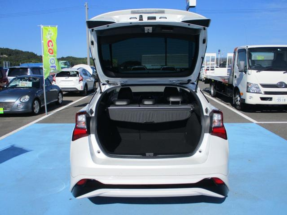 TOYOTA PRIUS 2020 г.