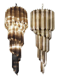 Эффектная подвесная люстра с каскадом вытянутых стеклянных подвесок в дымчатом оттенке.