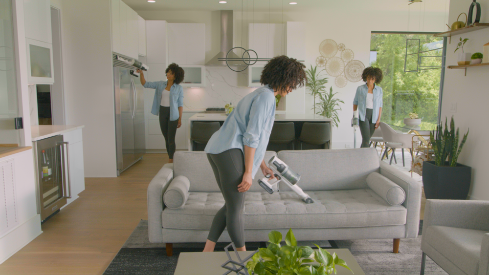 Пылесос беспроводной вертикальный аккумуляторный Greenworks 24В GD24SVK4D, Арт.4701107UB с АКБ 4 А*ч и ЗУ